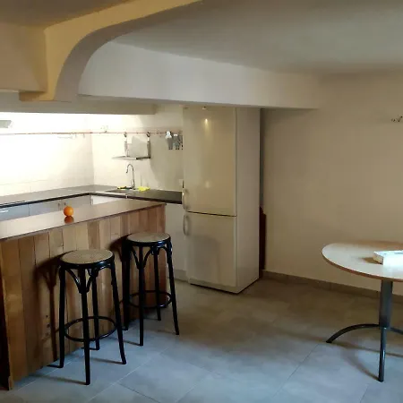 37 Rue Alezard Апартаменты Тулон